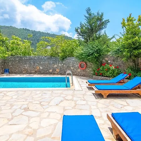 Havuzu Korunakli 2+1 Tas Kinali (Aegean)