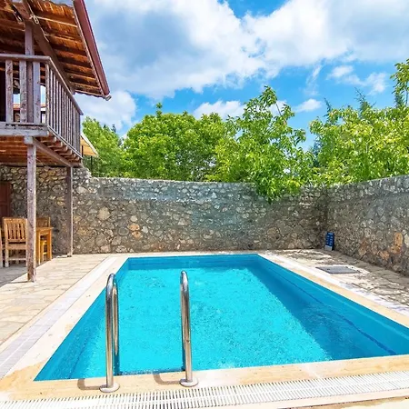 Havuzu Korunakli 2+1 Tas Villa