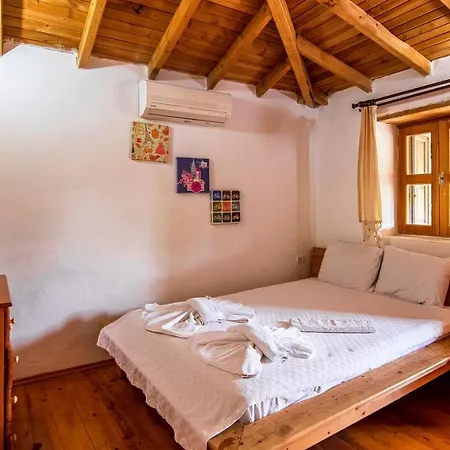 Havuzu Korunakli 2+1 Tas Villa Kinali (Aegean)