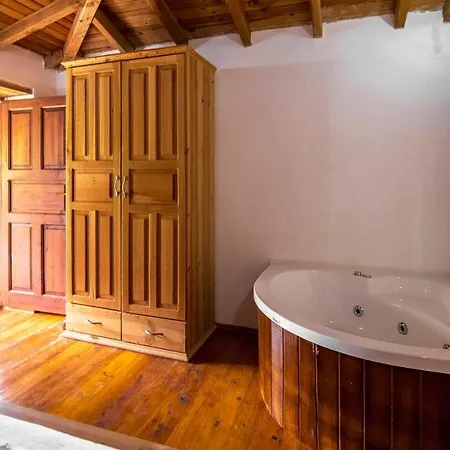 Havuzu Korunakli 2+1 Tas Villa